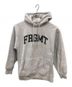 FRAGMENT DESIGNフラグメントデザイン）の古着「FRGMT UNV Hoodie／フラグメント ユニバーシティ フーディ」｜グレー