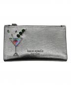 Kate Spadeケイトスペード）の古着「shaken not stirred embellished metallic small slim bifold wallet」｜シルバー