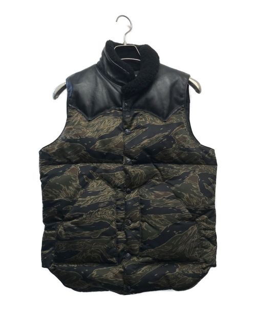 RockyMountainFeatherBed（ロッキーマウンテンフェザーベッド）RockyMountainFeatherBed (ロッキーマウンテンフェザーベッド) Hysteric Glamour (ヒステリックグラマー) タイガーカモ レザーヨーク切替ダウンベスト オリーブ サイズ:38の古着・服飾アイテム