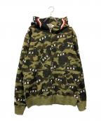 A BATHING APE×GOD SELECTION XXXアベイシングエイプ×ゴッドセレクショントリプルエックス）の古着「SHARK FULL ZIP HOODIE」｜カーキ