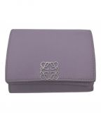 LOEWEロエベ）の古着「アナグラム トライフォールド ウォレット LOEWE Anagram Trifold Wallet In Pebble Grain Calfskin 