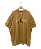 JORDANジョーダン）の古着「3DセンターロゴジャンプマンTシャツ」｜ベージュ