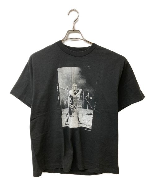 COMOLI（コモリ）COMOLI (コモリ) NINE INCH NAILS (ナイン・インチ・ネイルズ) TRENT REZNOR LIVE PHOTO T-SHIRT トレントレズナーフォトTシャツ ブラック サイズ:3 未使用品の古着・服飾アイテム