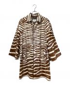 GUCCIグッチ）の古着「Zebra Pattern Stencil Collar Coat(ゼブラ柄ステンカラーコート)」｜ホワイト×ブラウン