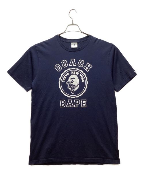 COACH（コーチ）COACH (コーチ) BAPE BY A BATHING APE (ベイプバイアベイシングエイプ) プリントTシャツ ネイビー サイズ:Lの古着・服飾アイテム