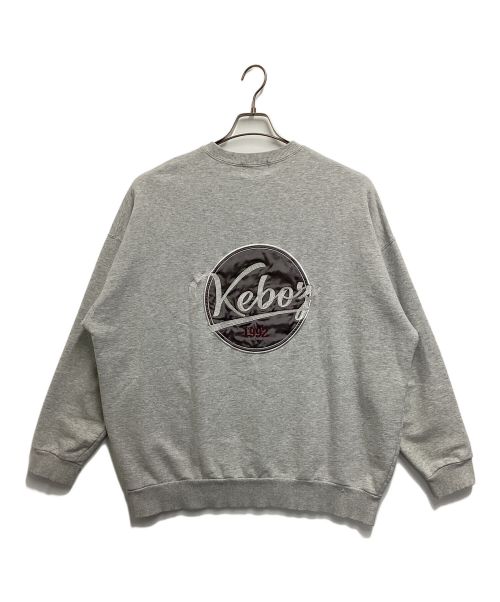 KEBOZ（ケボズ）KEBOZ (ケボズ) BB LOGO SWEAT CREWNECK(ビービーロゴスウェットクルーネック) グレー サイズ:Ｌの古着・服飾アイテム