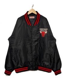 THROW BACKS（スローバックス）の古着「CHICAGO BULLSワッペンスタジャン」｜ブラック