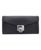 MICHAEL KORSマイケルコース）の古着「Manhattan Large Viola Leather Clutch」｜ブラック