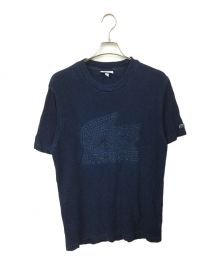 LACOSTE（ラコステ）の古着「エンボスグラフィックインディゴ鹿の子地Tシャツ」｜ネイビー