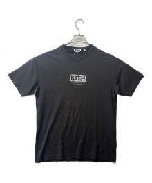 KITH×Daniel Arsham（キス×ダニエル・アルシャム）の古着「Branded Arts Eroded Logo Student Tee」｜ブラック