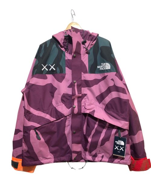 THE NORTH FACE×KAWS（ノースフェイス×カウズ）THE NORTH FACE×KAWS (ノースフェイス×カウズ) マウンテンパーカー パープル サイズ:L 未使用品の古着・服飾アイテム