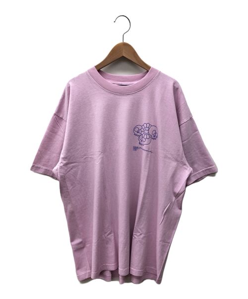 complexcon（コンプレックスコン）complexcon (コンプレックスコン) 村上隆 (ムラカミタカシ) Tシャツ ピンク サイズ:XLARGE 未使用品の古着・服飾アイテム