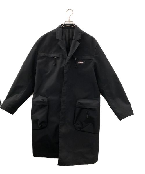 EASTPAK（イーストパック）EASTPAK × UNDERCOVER (アンダーカバー) ステンカラーコート ブラック サイズ:XLの古着・服飾アイテム