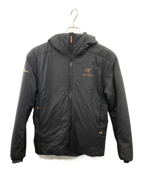 ARC'TERYX（アークテリクス）ARC'TERYX BEAMS (ビームス) ARC'TERYX×BEAMS(アークテリクス ビームス) 中綿ジャケット BEAMS LOGO ATOM AR HOODY(ビームスロゴ アトム エーアール フーディ) ブラック サイズ:Lの古着・服飾アイテム