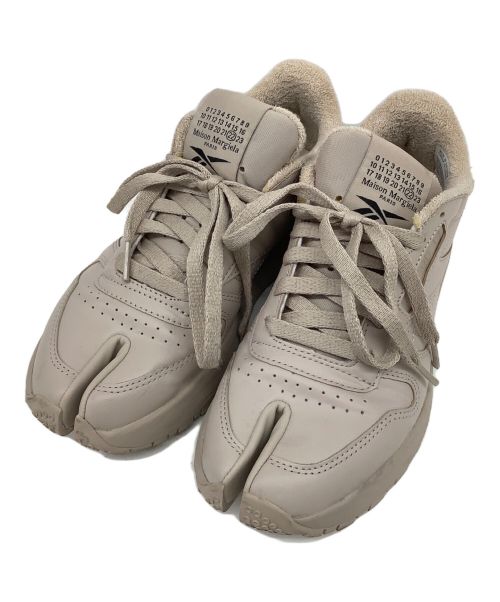 Maison Margiela（メゾンマルジェラ）Maison Margiela  (メゾンマルジェラ) Reebok (リーボック) Classic Leather Tabi ベージュ サイズ:23.5CMの古着・服飾アイテム