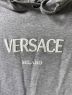 中古・古着 VERSACE (ヴェルサーチェ) ロゴパーカー グレー サイズ:L：14800円