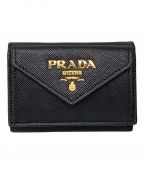 PRADAプラダ）の古着「3つ折り長財布」｜ブラック×ピンク