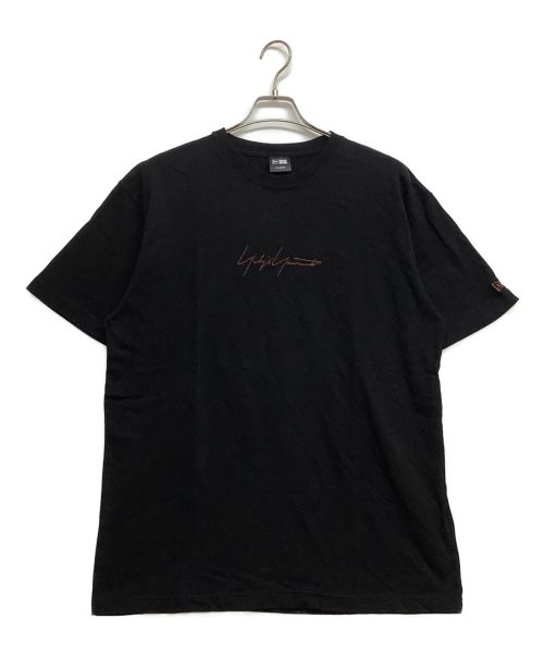 YOHJI YAMAMOTO×New Era（ヨウジヤマモト×ニューエラ）YOHJI YAMAMOTO×New Era (ヨウジヤマモト×ニューエラ) Tシャツ ブラック サイズ:-の古着・服飾アイテム