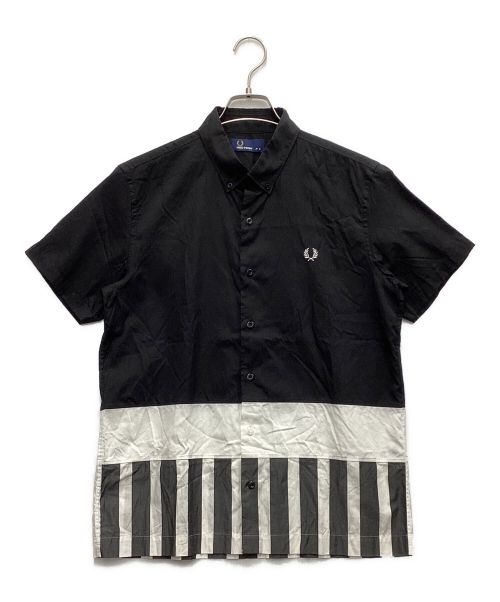 FRED PERRY（フレッドペリー）FRED PERRY (フレッドペリー) 半袖シャツ ブラック×ホワイト サイズ:Mの古着・服飾アイテム