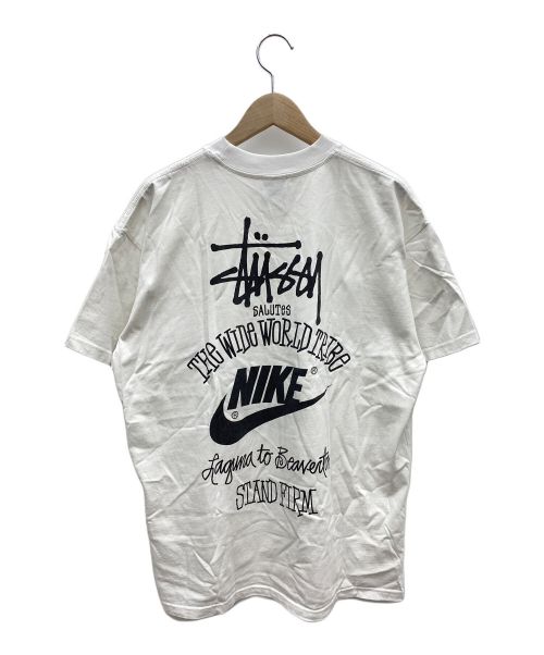 stussy（ステューシー）stussy (ステューシー) NIKE (ナイキ) コラボTシャツ The Wide World Tribe ホワイト サイズ:XLの古着・服飾アイテム