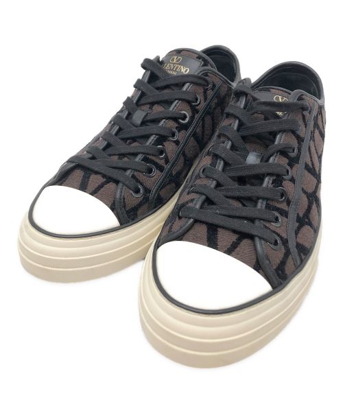 VALENTINO GARAVANI（ヴァレンティノ・ガラヴァーニ）VALENTINO GARAVANI スニーカー VALENTINO GARAVANI (ヴァレンチノガラヴァーニ) Monogram Sneaker(モノグラムスニーカー） ブラック×ブラウン サイズ:SIZE 26cmの古着・服飾アイテム