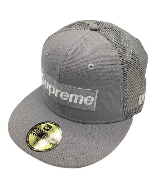 New Era（ニューエラ）New Era (ニューエラ) Supreme (シュプリーム) キャップ ライトグレー サイズ:7 8/3の古着・服飾アイテム