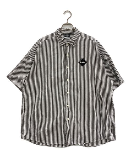 F.C.R.B.（エフシーアールビー）F.C.R.B. (エフシーアールビー) BIG LOGO S/S BAGGY SHIRT（ビッグロゴストライプシャツ） ホワイト×ブラック サイズ:Ｓの古着・服飾アイテム