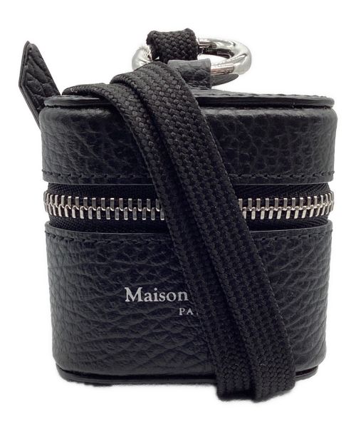 Maison Margiela（メゾンマルジェラ）Maison Margiela (メゾンマルジェラ) AirPods CASE PRO WITH ZIP AND LACE ブラック 未使用品の古着・服飾アイテム