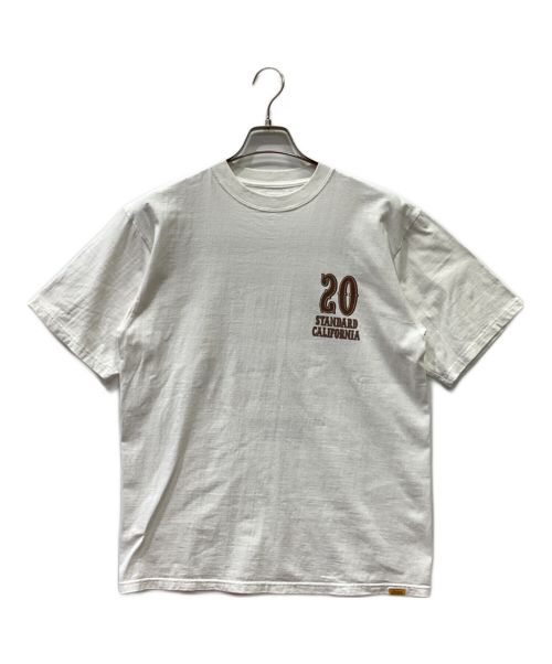 STANDARD CALIFORNIA（スタンダードカリフォルニア）STANDARD CALIFORNIA (スタンダードカリフォルニア) 20th Anniversary Logo Tシャツ ホワイト サイズ:Mの古着・服飾アイテム