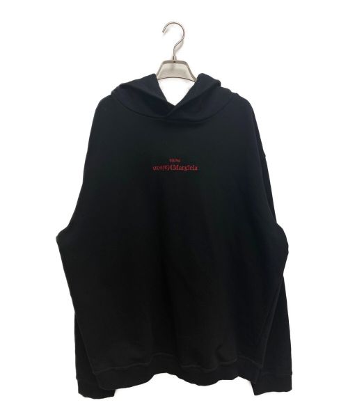 Maison Margiela（メゾンマルジェラ）Maison Margiela (メゾンマルジェラ) 22AWアップサイドダウンロゴプルオーバーパーカー ブラック サイズ:46の古着・服飾アイテム