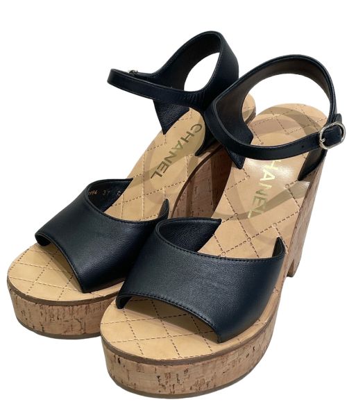 CHANEL（シャネル）CHANEL (シャネル) Coco Mark Wedge Sole Sandal ブラック サイズ:37の古着・服飾アイテム