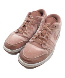 NIKE（ナイキ）の古着「Air Jordan 1 Low SE "Pink Velvet" (エアジョーダン1 ロー SE "ピンク ベルベット")」｜ピンク