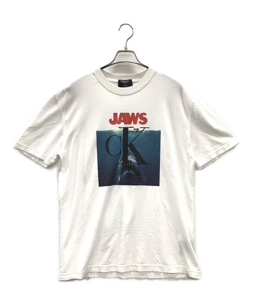 Calvin Klein（カルバンクライン）Calvin Klein (カルバンクライン) JAWS (ジョーズ) Tシャツ ホワイト サイズ:Sの古着・服飾アイテム