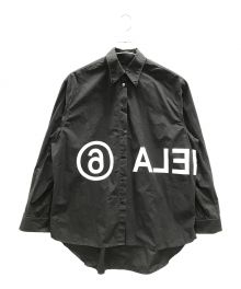 MM6 Maison Margiela（エムエムシックス メゾンマルジェラ）の古着「コットンシャツ リバースロゴプリント バックリボン」｜ブラック