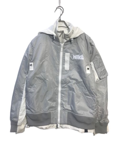 NIKE（ナイキ）NIKE (ナイキ) sacai (サカイ) レイヤードボンバージャケット ホワイト×グレー サイズ:XL 未使用品の古着・服飾アイテム