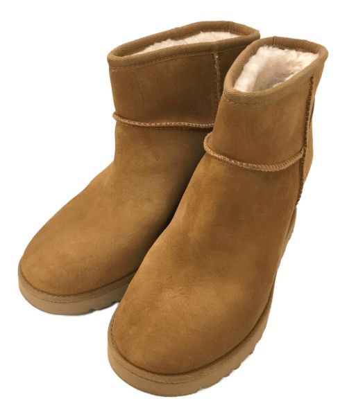 UGG（アグ）UGG (アグ) Classic Femme Mini インヒールムートンブーツ ベージュ サイズ:25㎝の古着・服飾アイテム