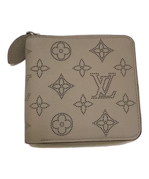 LOUIS VUITTON（ルイ ヴィトン）LOUIS VUITTON (ルイ ヴィトン) マヒナ ジッピーコンパクトウォレット ベージュの古着・服飾アイテム