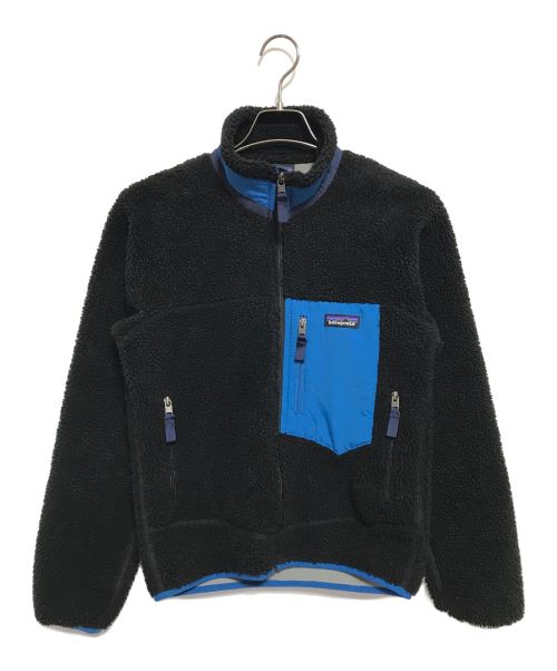 Patagonia（パタゴニア）Patagonia (パタゴニア) CLASSIC RETRO-X JACKET ブラック×ブルー サイズ:XXSの古着・服飾アイテム