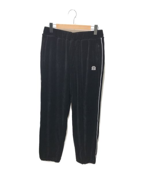 BlackEyePatch（ブラックアイパッチ）BlackEyePatch (ブラックアイパッチ) OG LABEL PIPING VELOUR TRACK PANTS ブラック サイズ:Lの古着・服飾アイテム