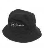 New Era×Yohji Yamamoto pour hommeニューエラ×ヨウジヤマモト プールオム）の古着「ロゴ刺繍バケットハット」｜ブラック