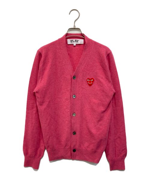 PLAY COMME des GARCONS（プレイ コムデギャルソン）PLAY COMME des GARCONS (プレイ コムデギャルソン) DOUBLE RED HEART MENS V NECK CARDIGAN ピンク サイズ:SIZE Sの古着・服飾アイテム