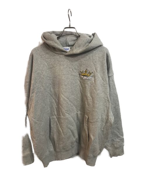 9090×younger song（ナインティーナインティ×ヤンガーソング）9090×younger song (ナインティーナイン×ヤンガーソング) King Logo Hoodie グレー サイズ:Lの古着・服飾アイテム