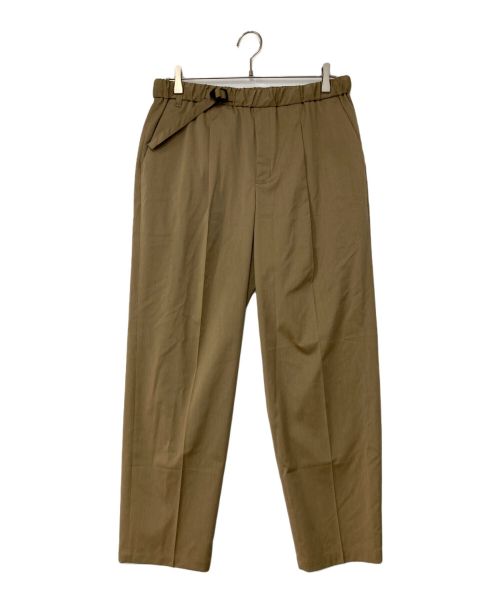 WHITE MOUNTAINEERING（ホワイトマウンテ二アニング）WHITE MOUNTAINEERING (ホワイトマウンテ二アニング) 1TUCK BELTED PANTS ベージュ サイズ:2の古着・服飾アイテム