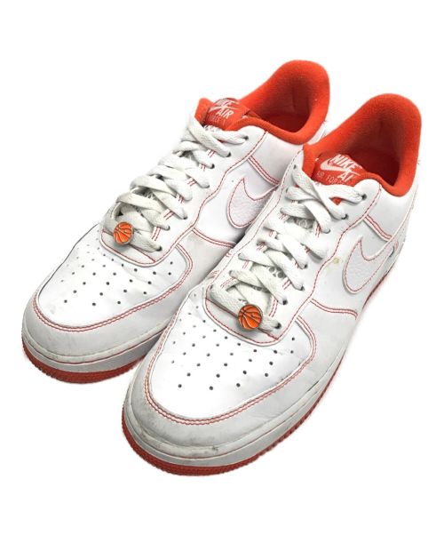 NIKE（ナイキ）NIKE (ナイキ) AIR FORCE 1 07 LV8 EMB/エアフォース ホワイト×オレンジ サイズ:26.5cmの古着・服飾アイテム