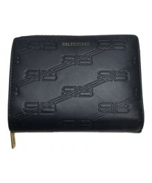 BALENCIAGA（バレンシアガ）の古着「EMBOSSED MONOGRAM 二つ折りコンパクトウォレット」｜ブラック