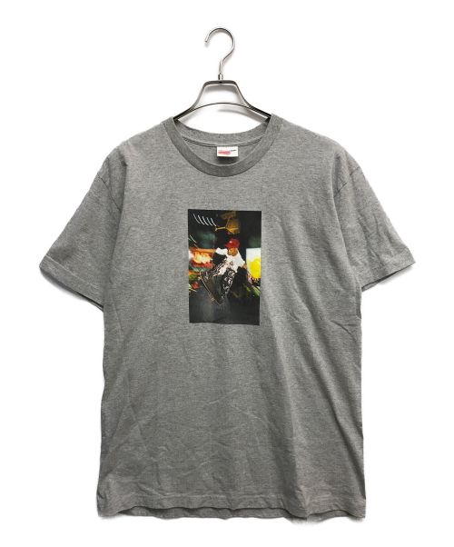 SUPREME（シュプリーム）Supreme (シュプリーム) COMME des GARCONS SHIRT (コムデギャルソンシャツ) フォトプリントTシャツ グレー サイズ:XLの古着・服飾アイテム