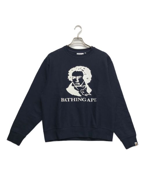 A BATHING APE（アベイシングエイプ）A BATHING APE (アベイシングエイプ) ベートーヴェンプリント クルーネックスウェット ネイビー サイズ:Mの古着・服飾アイテム