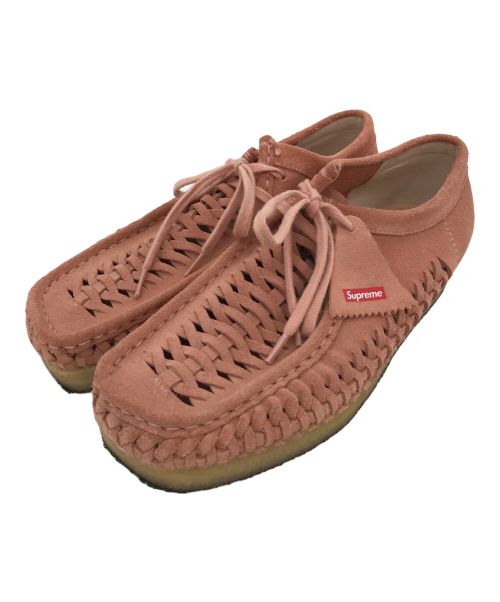 CLARKS（クラークス）CLARKS (クラークス) Supreme (シュプリーム) ワラビーシューズ ピンク サイズ:265の古着・服飾アイテム