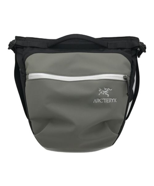 ARC'TERYX（アークテリクス）ARC'TERYX (アークテリクス) BEAMS (ビームス) 別注ARRO8 REBIRD SHOULDER BAG グレー×ブラックの古着・服飾アイテム