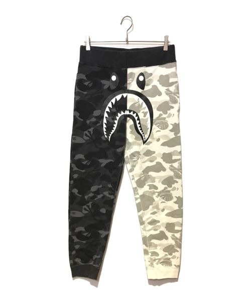 A BATHING APE（アベイシングエイプ）A BATHING APE (アベイシングエイプ) NEIGHBORHOOD (ネイバーフッド) コラボシャークプリントスウェットパンツ ブラック×ホワイト サイズ:Lの古着・服飾アイテム